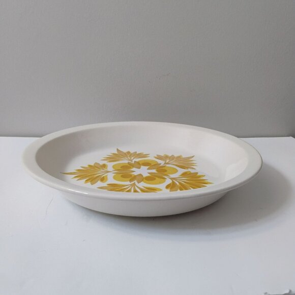 Vintage MCM Harvest Gold Pie Dish Plate, 1960s Yellow Floral Starburst Medallion - Picture 2 of 6